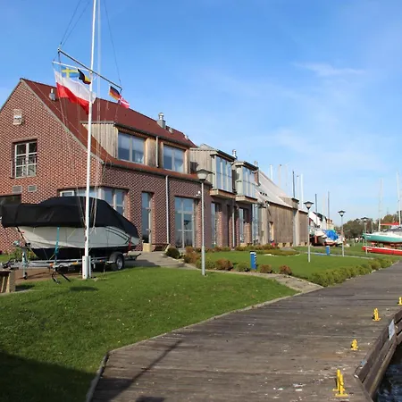 Otel Marina *