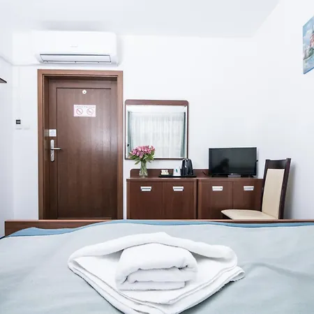 Marina Hotel *
