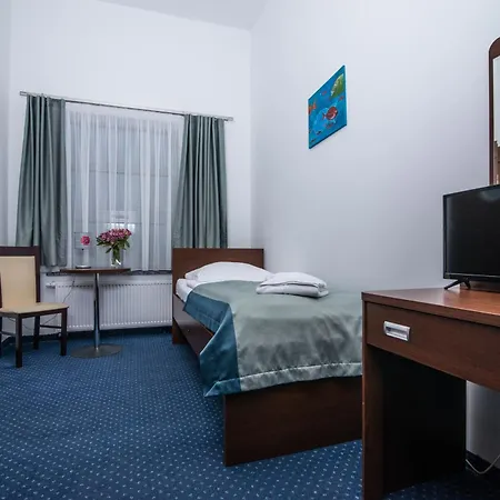 Marina Hotel *