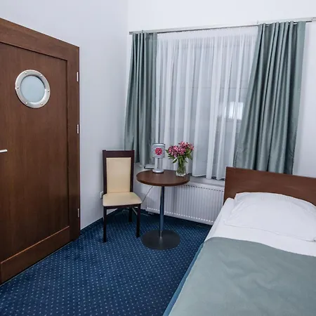 Marina Hotel *